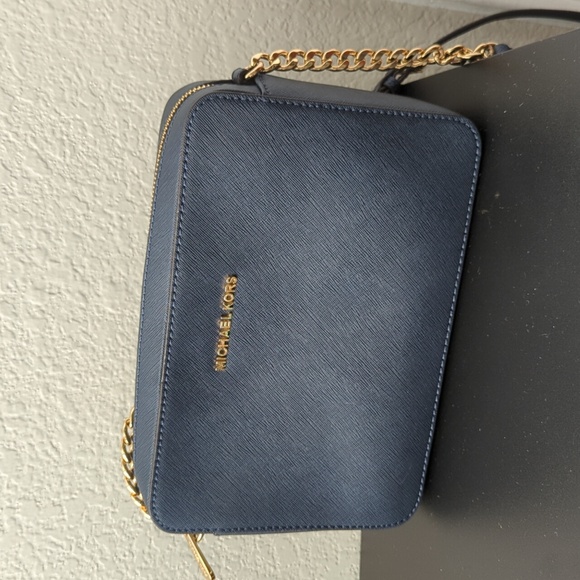 Michael Kors Crossbody - Picture 1 of 7